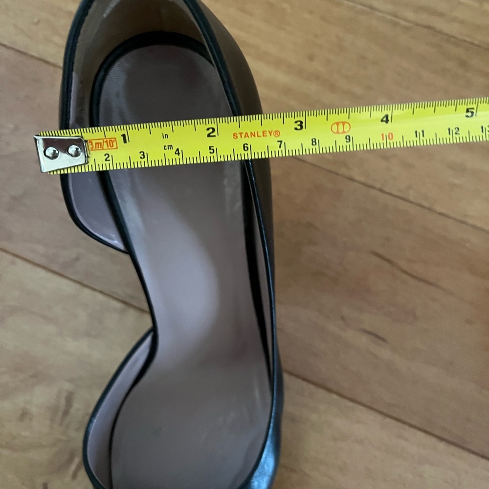 Gucci authentic studded black leather pump - Picture 14 of 16